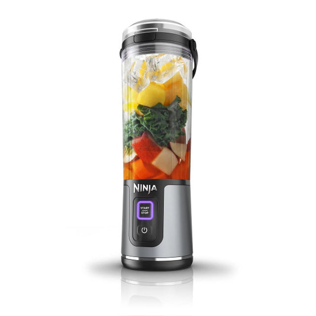 Imagen de la licuadora portátil Ninja Blast con recipiente de 532 ml, ensamblaje BlastBlade y recarga USB-C. Ideal para batidos, proteínas y bebidas congeladas, con tapa para sorber de fácil apertura y diseño inalámbrico para llevar a cualquier lugar.