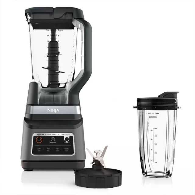Imagen de la licuadora Ninja DUO con motor potente, 2 programas Auto-iQ y función 2 en 1 como licuadora y extractor de nutrientes. Incluye tapa Flip Top con pico vertedor y vasos Nutri para llevar batidos y preparaciones nutritivas a cualquier lugar.
